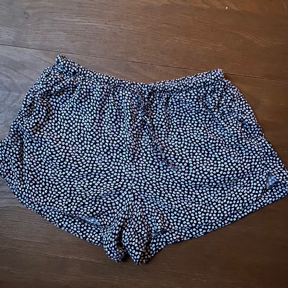 💕3 FOR $30 Brandy Melville soft daisy shorts